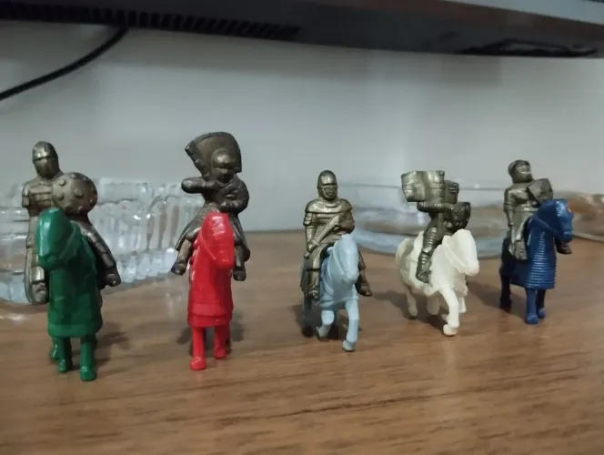 Kinder ovo cavaleiros de metal