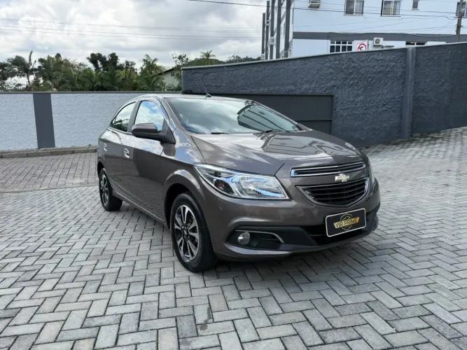 Chevrolet Onix Hatch LTZ 1.4 8V Flex Power Mec. 4P 2014
