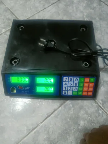 Balança semi nova funcionando sem o prato aceito cartão