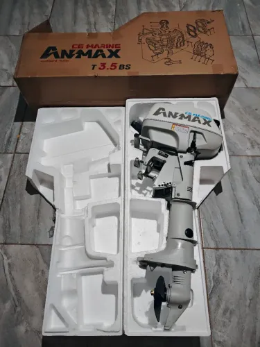 Vendo motor de popa Anmax 3.5 HP novinho ano 2025 praticamente novo não tem nem 5 hrs 