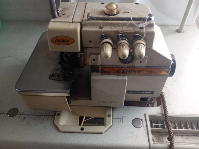 MÁQUINA DE COSTURA INDUSTRIAL OVERLOQUE <br><br>R$2.690,00