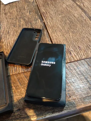 Vende-se Samsung Galaxy S22 plus 256gb 8gb RAM preto fosco