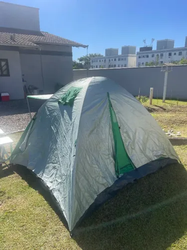 Barraca e mesa de camping
