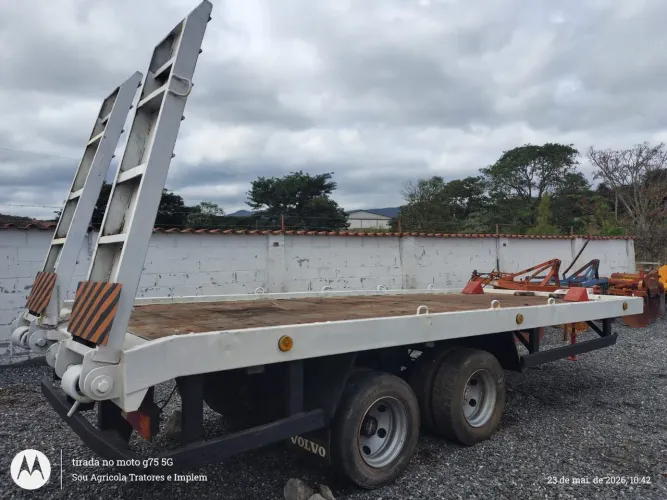 Plataforma ano 2007 - pneu de caminhão 3/4<br><br>6,14 comp<br>2,30 larg<br><br>R$42 mil reais