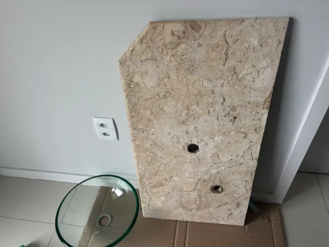 Cuba de vidro e pedra de mármore