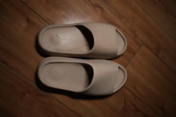 Yeezy Slide Original - Tam. 44 | Ótimo Estado