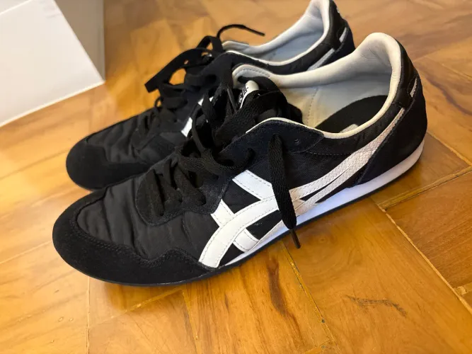 Tênis Onitsuka Tiger Serrano Preto e Branco - Tam. 39,5 BR / 26,5 cm