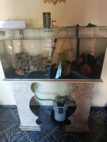 Aquário 200 litros com filtro e base e pé de marmori