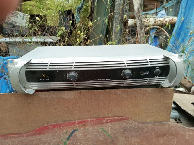 VENDO AMPLIFICADOR BEHRINGER 