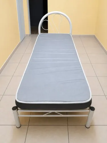 Cama de solteiro em ferro (SEM Colchao)