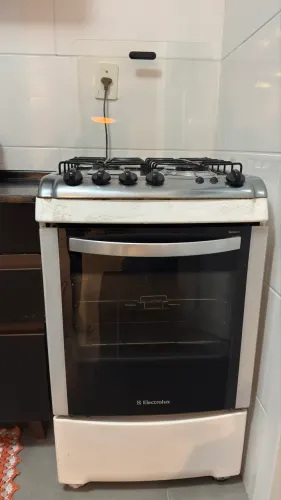 Fogão 4 bocas com forno - Usado