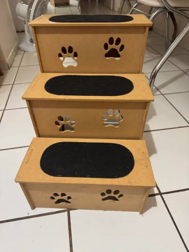 Escadinha para pet 3 degraus com tapete.