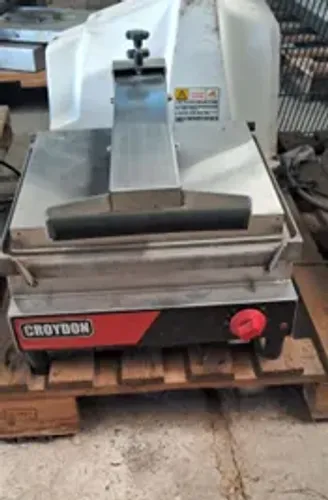 Chapeira profissional Croydon - Mono 220V