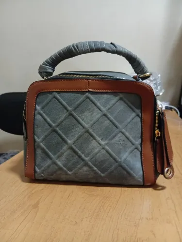 Bolsa quadrada cinza 