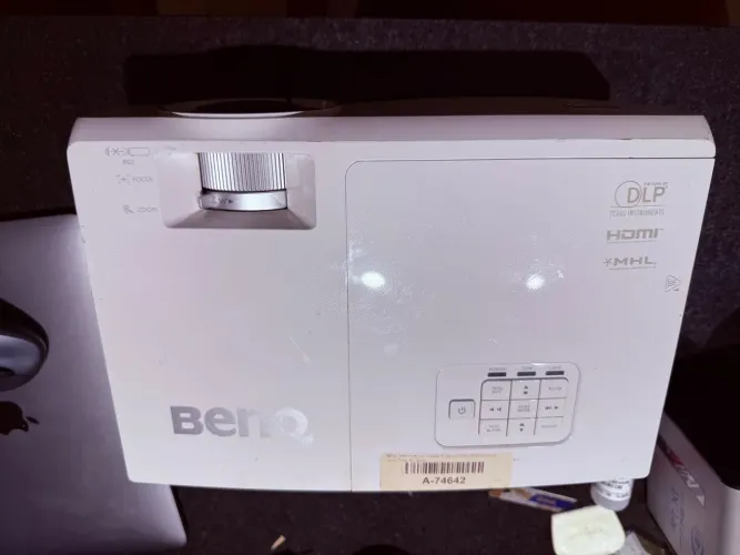 Projetor BenQ MH741 FULLHD 4000 lumens