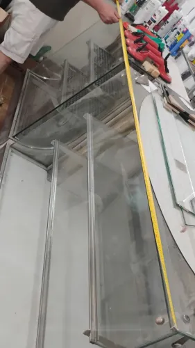 Vitrine refrigerada expositora em inox e vidro 