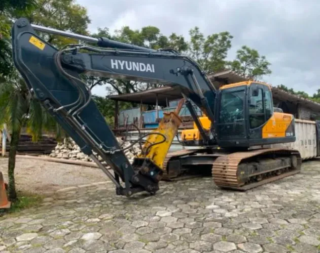 Escavadeira Hyundai 225L 2022 1.700hs