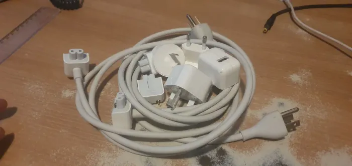Cabos e conectores originais diversos Apple