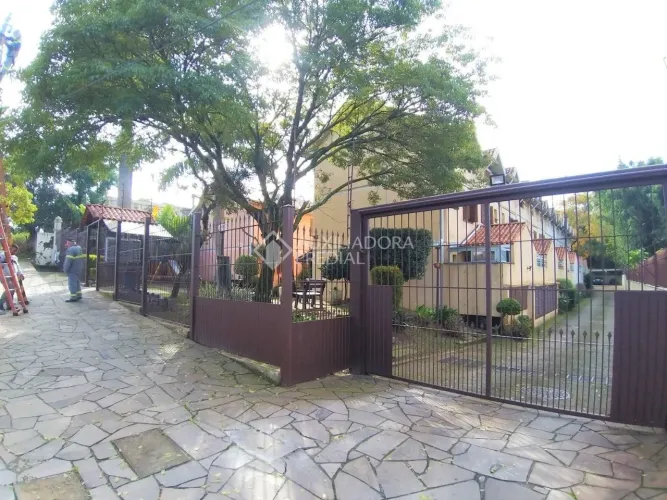 Charmosa Casa em Condomínio na Zona Sul - Conforto, Estilo e Segurança!