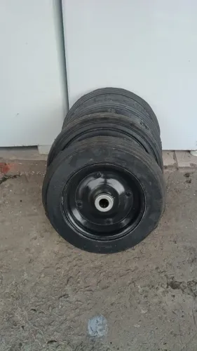 Roda maciça de borracha com nucleo em chapa de aço 35*8