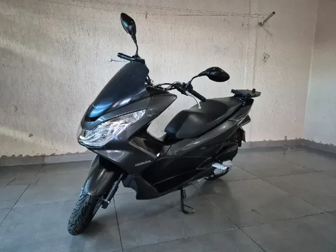 Quer economia? PCX honda 2017.