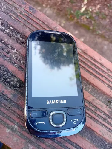 Celular antigo samsung gt-15500B funciona precisa trocar bateria no estado