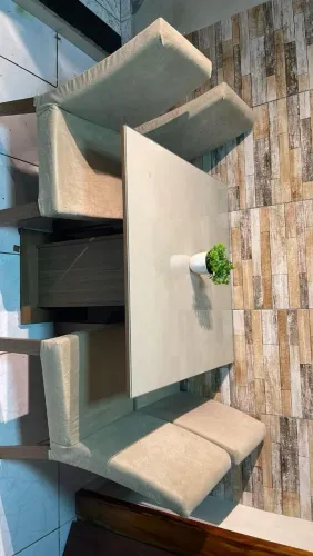 Mesa com 4 cadeira tampo com vidro