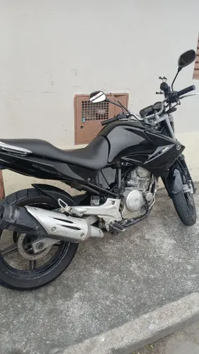 Moto abaixo da tabela.