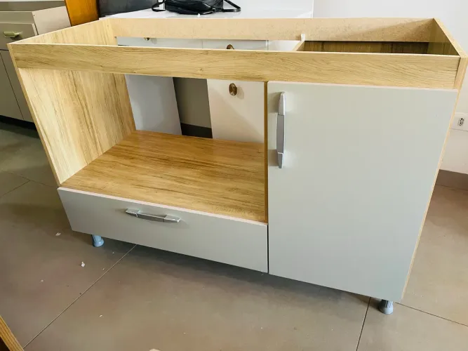 Balcão 1.20 mt para cook top e forno novo com uma porta e uma gaveta.