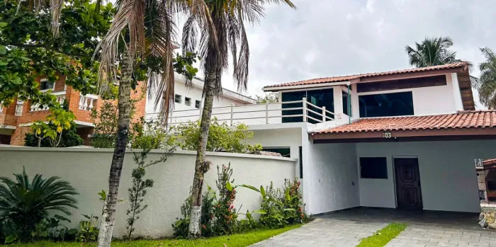 Oportunidade !! Casa à venda abaixo do preço no Jardim Acapulco em Guarujá.