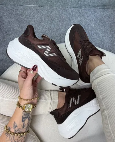 Tenis New Balance 2067 Marrom