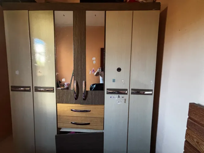 Guarda-roupa 6 portas com espelhos - Bom estado
