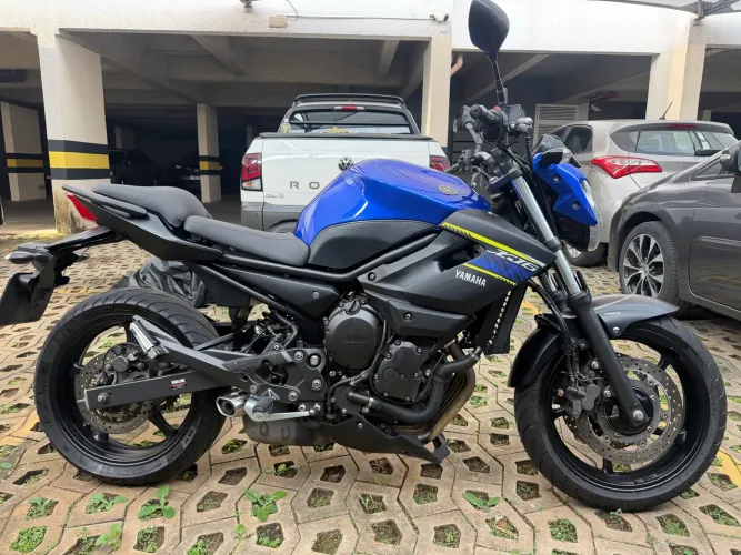Yamaha XJ6 N - azul 2019 