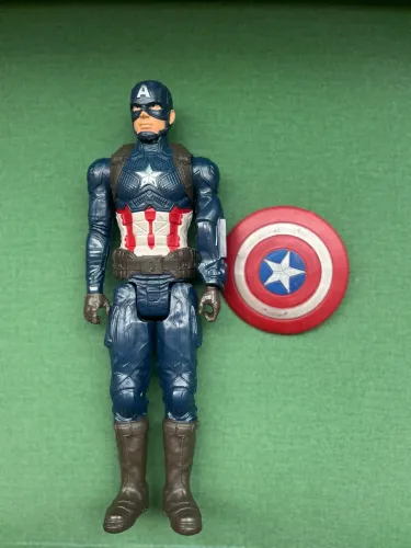 Boneco Capitão América com Escudo - Marvel - Usado