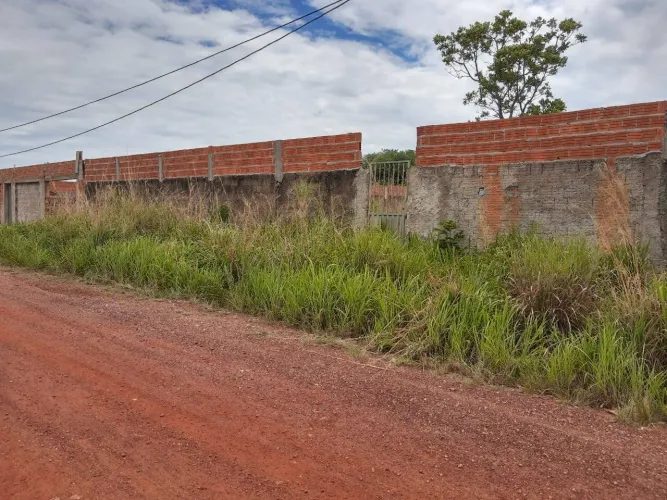 Vende-se dois lotes para residência ou comercio no Jockey Club