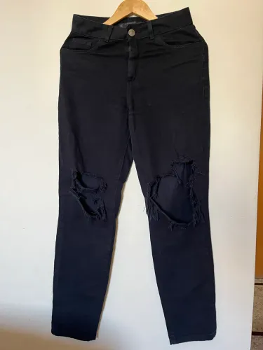 Calça jeans destroyed - estilo urbano e atitude 