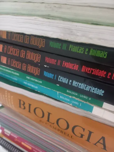 Livros de BIOLOGIA (professor e estudante)